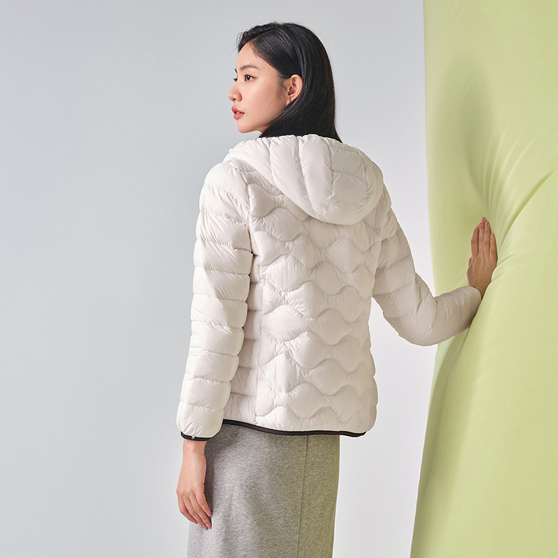 商场同款坦博尔22年新款羽绒服女轻薄短款连帽外套tb330328