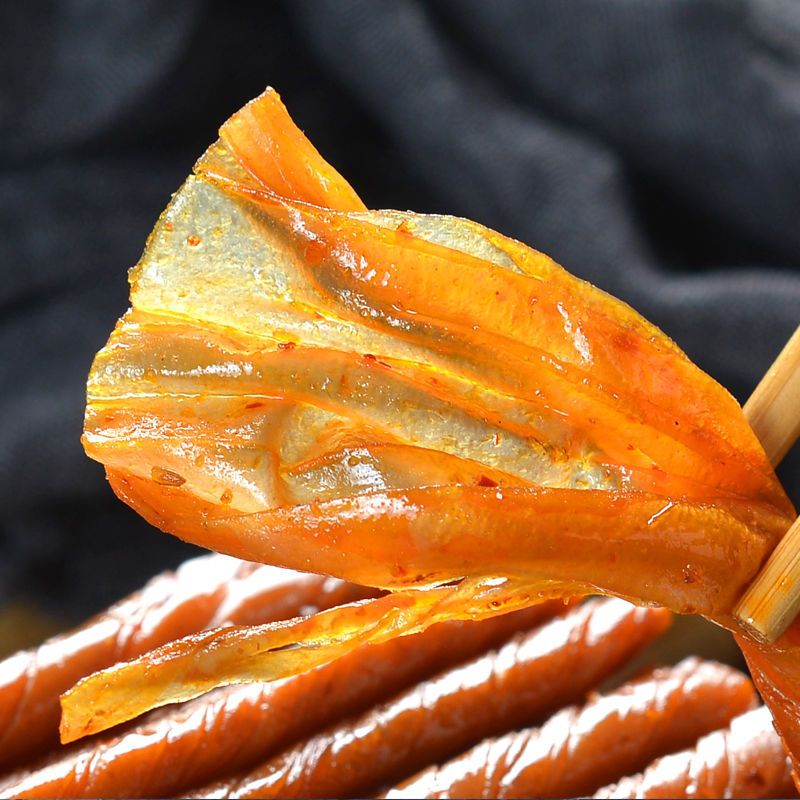 小豆筋怀旧零食素牛筋麻辣条豆干老式大辣片网红小吃