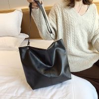 帆布包包女2021新款潮韩版百搭单肩手提包大容量托特包果冻透明包 中线大包pu黑 中线大包