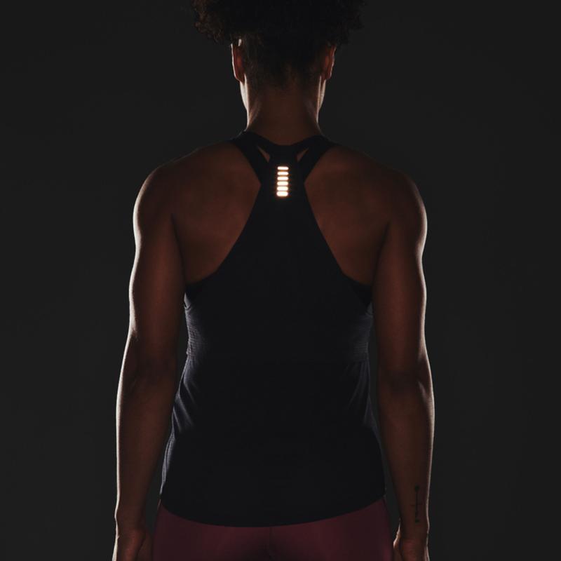 Under Armour安德玛运动背心女速干透气排汗轻便黑色网眼细节高清大图