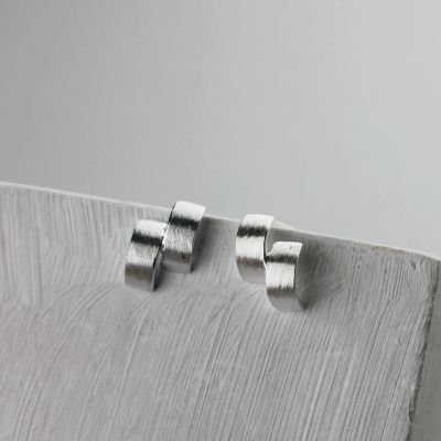 银饰新款潮耳钉女时尚简约耳环百搭防过敏925纯银耳饰磨砂双弯钉送女朋友老婆情人节七夕生日礼物 一对送银堵