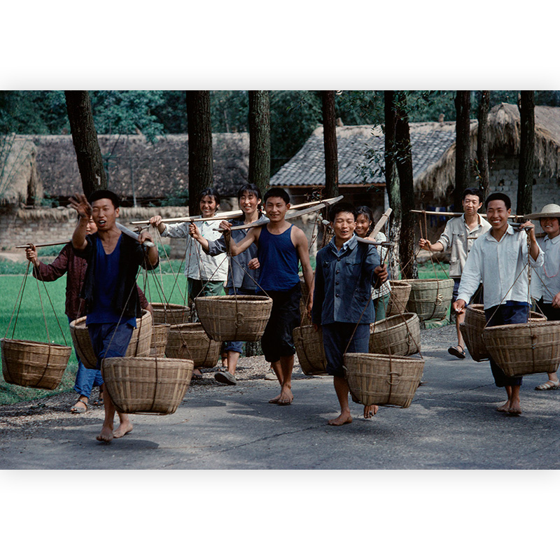 [正版]共2册套装昨天的中国 +昨天的青春 专注拍摄中国时间的艺术纪实摄影作品,后浪高清大图