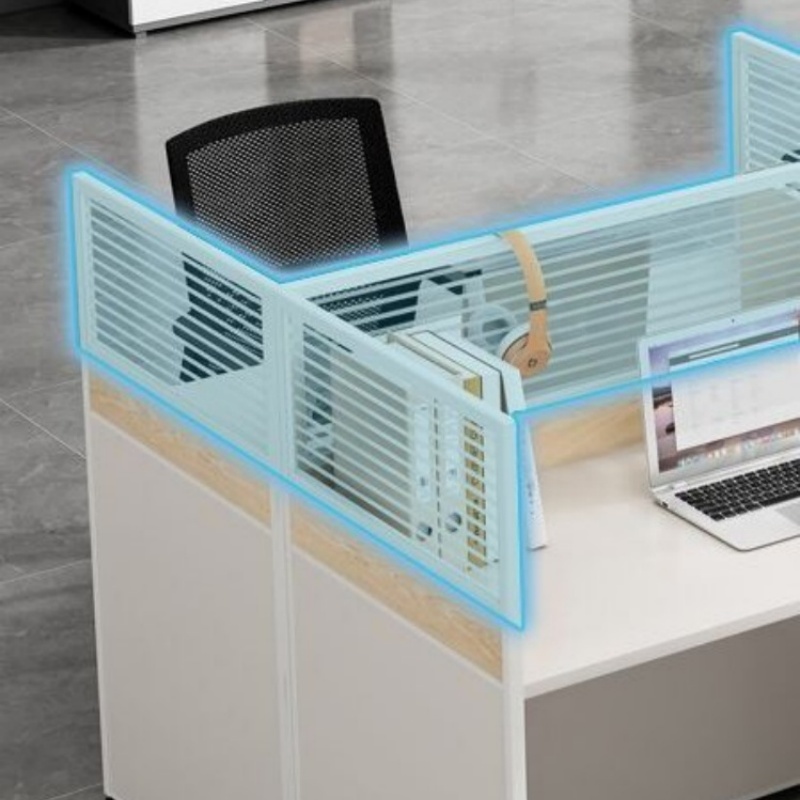 锁匠 对坐办公桌高清大图