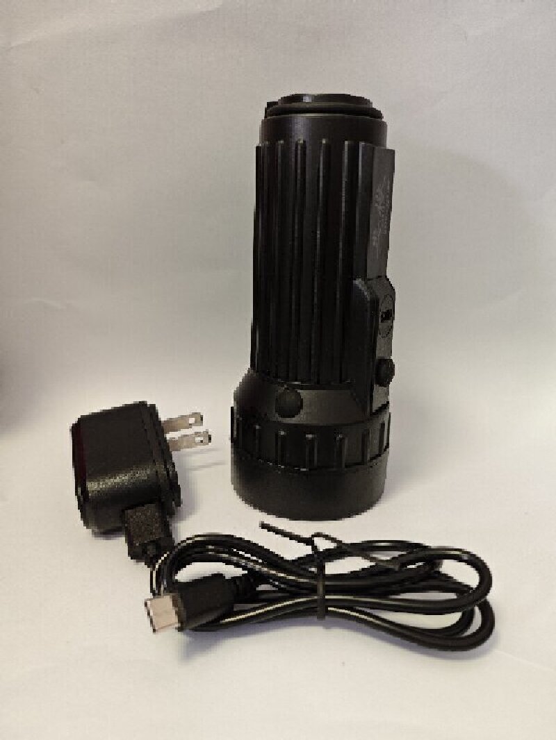 娄机 LOUJI 高亮户外手电筒 LED 1000流明 防水防尘 超远射程 智能调光 轻巧便携高清大图