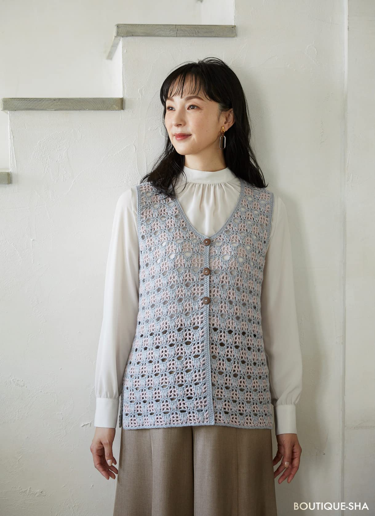 [醉染正版] 秋冬美しい大人の編みもの vol.3 日本秋冬手工编织针织服装书 24件秋冬手工针织 背心和套头衫 帽高清大图