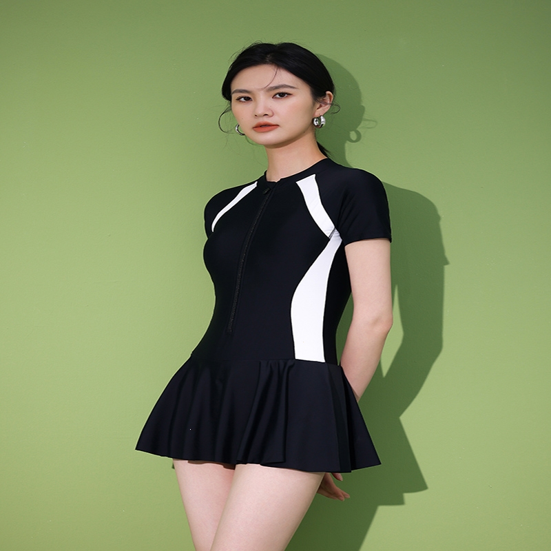 连体泳衣闪电客女夏遮肚显瘦学生保守运动海边专业裙式泳装