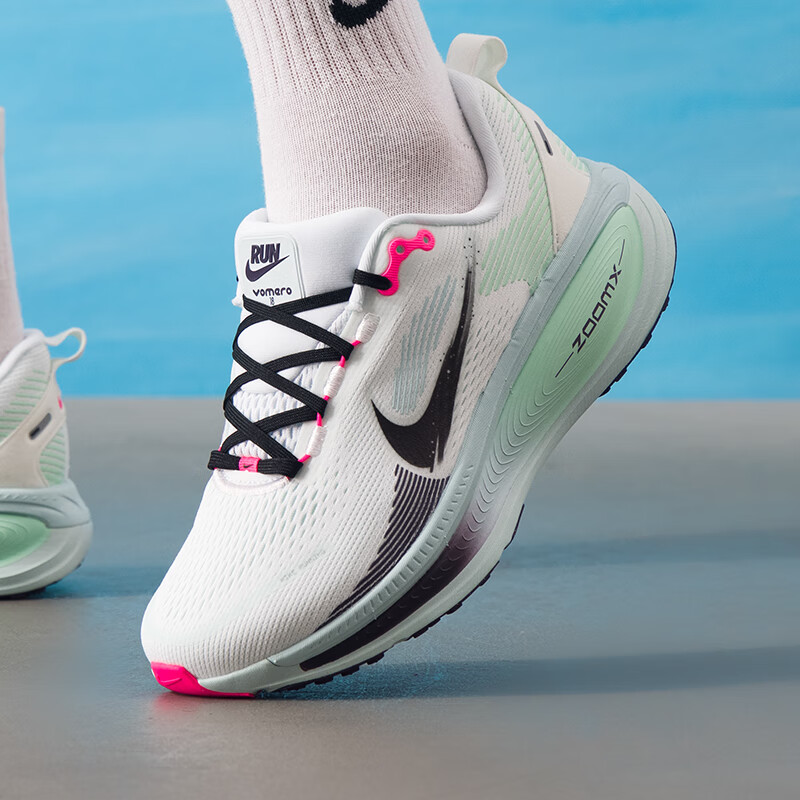耐克（NIKE）男鞋新款运动鞋低帮轻便舒适健身训练缓震VOMERO 18跑步鞋IM6676-104 ZP高清大图