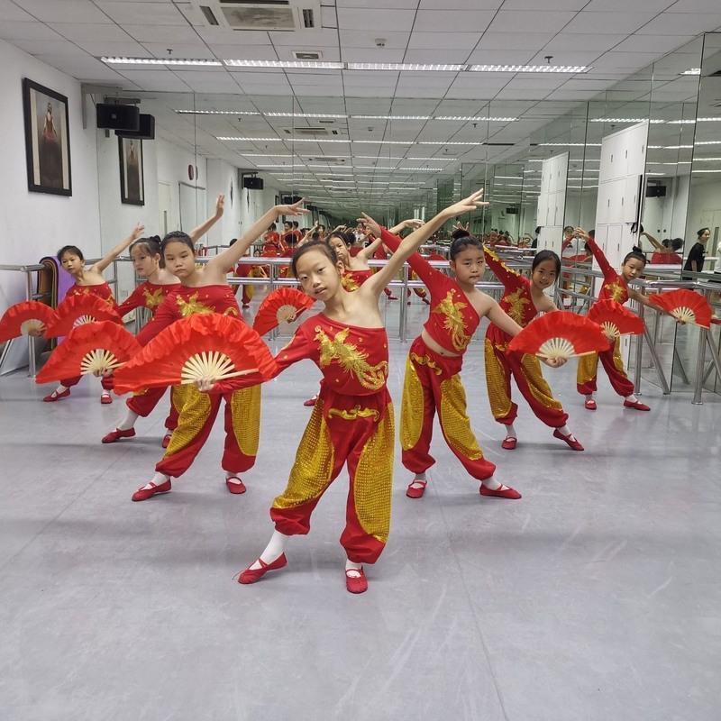 少年志舞蹈服装演出服儿童古典中国说少年强则国强女童扇子民族服