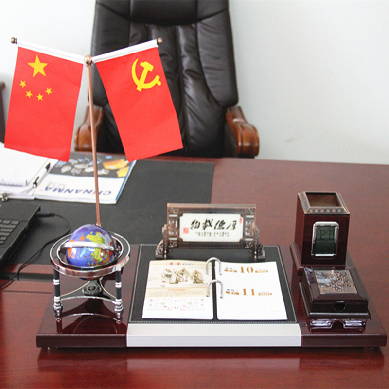 [精选]康百 办公桌台历架笔筒名片盒摆件总经理办公室桌面装饰工艺礼品 办公桌摆件