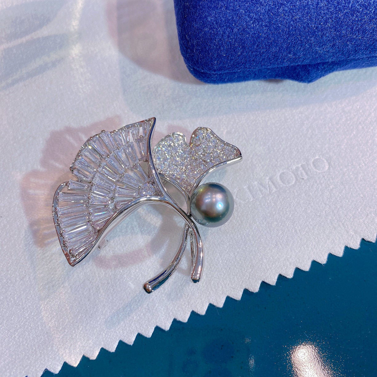气质银杏叶百搭锆石微镶胸针女西装毛衣大衣胸花个性别针高档礼品高清大图