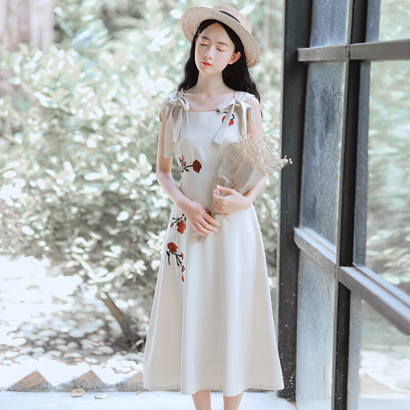 带连衣裙女夏2018新款花朵刺绣文艺复古格子小清新imiss裙超仙