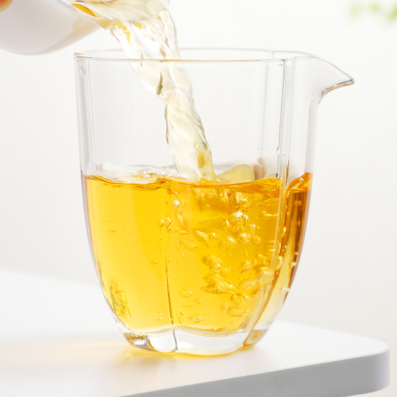 福鼎白茶小方片2016年老白茶叶贡眉枣香寿眉闷泡饼干茶盒装40片高清大图