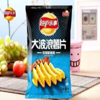 乐事(LAY'S) 薯片 大波浪薯片 铁板鱿鱼味145g袋装(休闲零食) 新旧包装交替发货