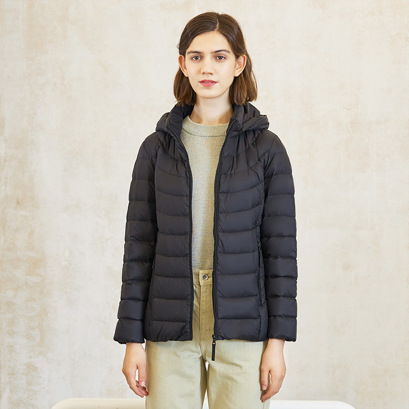 坦博尔2021新品羽绒服女轻薄短款中老年羽绒服大码保暖可脱卸帽秋冬