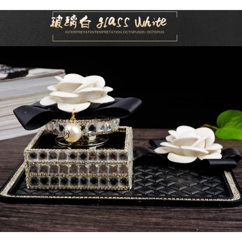 创意车载山茶花香水水晶镶钻汽车香水座车载香薰女士用品装饰摆件