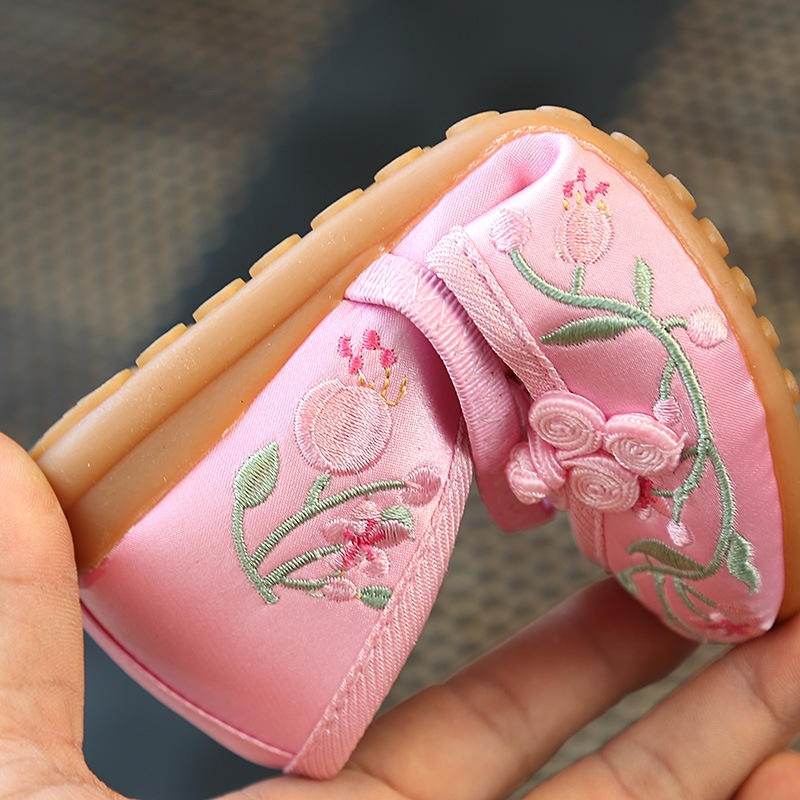 促销老北京布鞋女童春秋季手工布鞋儿童绣花夏民族风舞蹈鞋牛筋底防滑