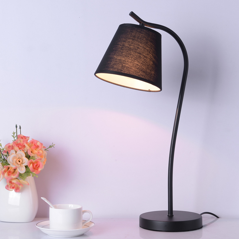 led台灯大学生简约闪电客现代北欧宿舍书桌学习阅读灯卧室床头台灯