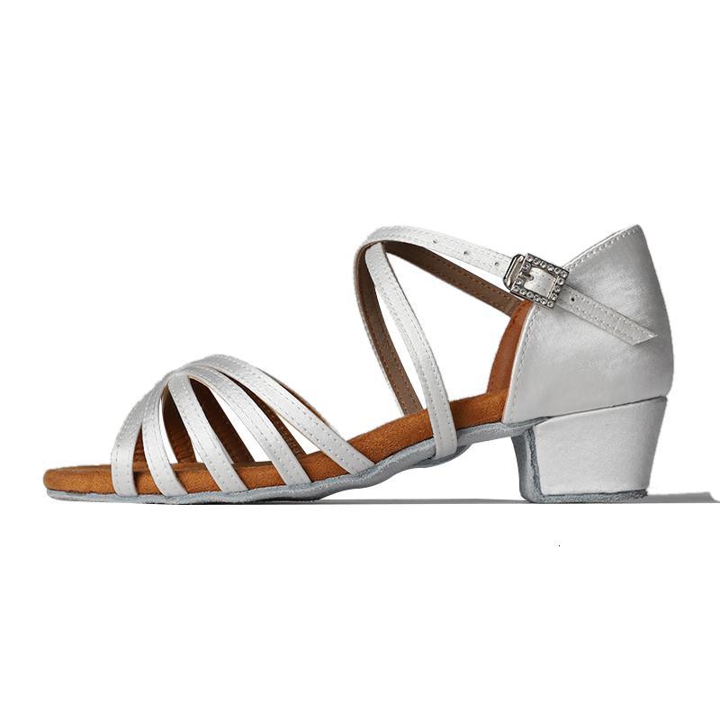 专业女童拉丁舞鞋儿童白色少儿女孩软底中低跟新款夏季拉丁舞蹈鞋