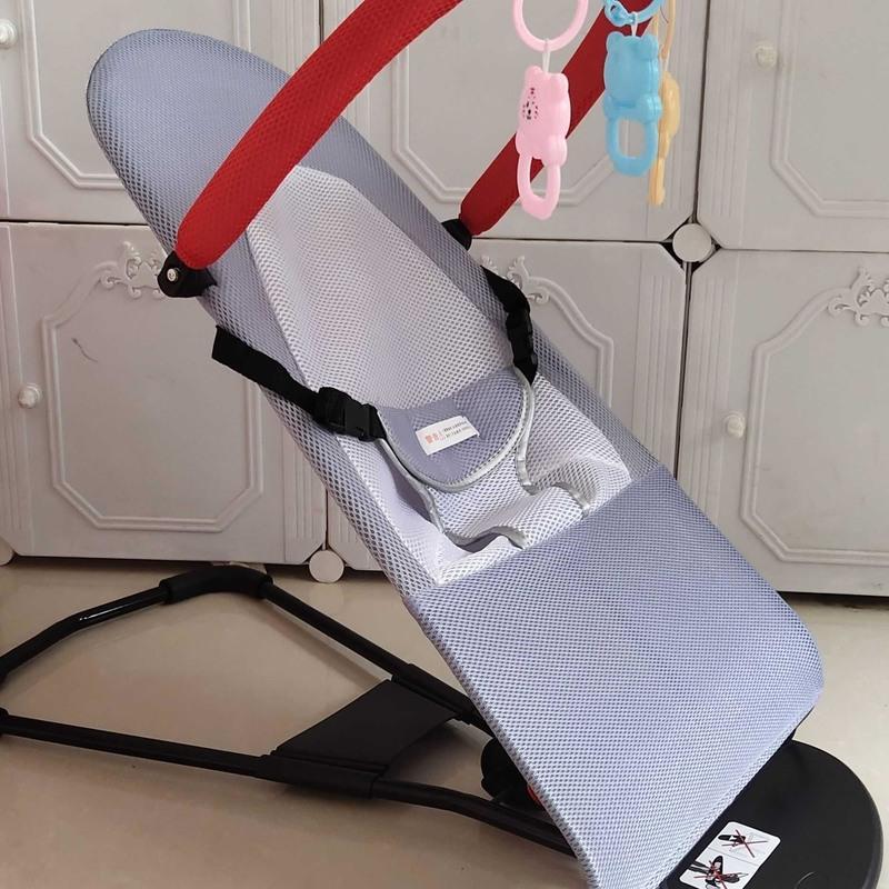 哄娃神器儿童躺椅哄娃睡神器儿童摇椅宝宝摇篮椅可躺可坐可以折叠视频