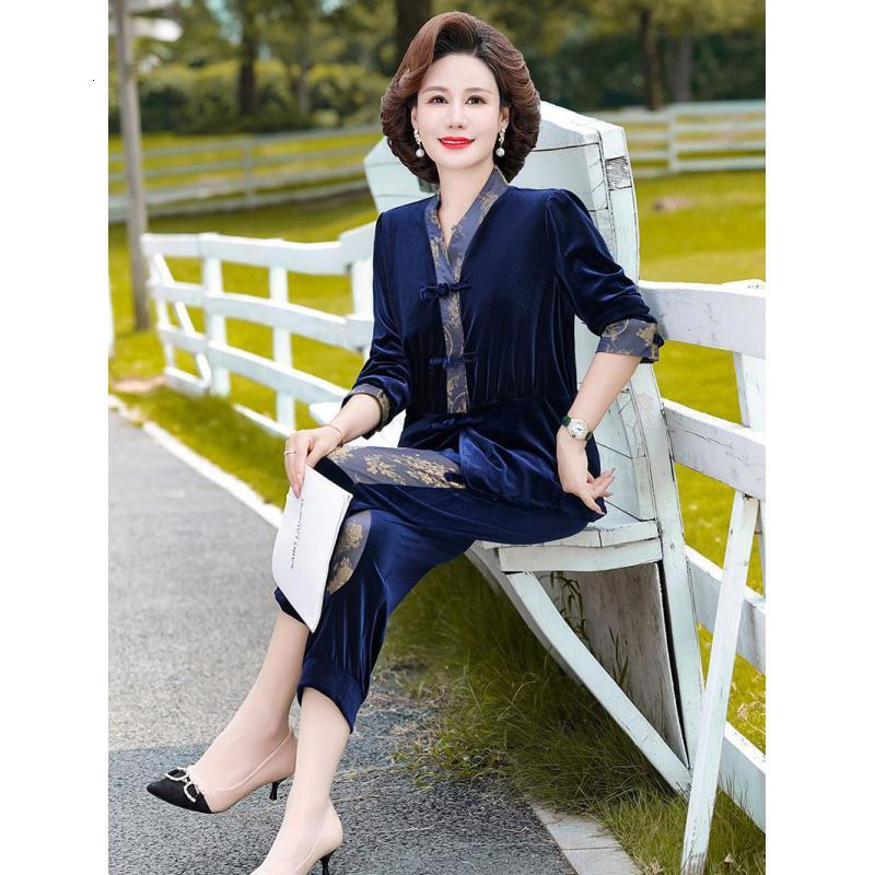 妈妈秋装两件套贵夫人民族风卫衣50岁中老年女春秋金丝绒运动套装