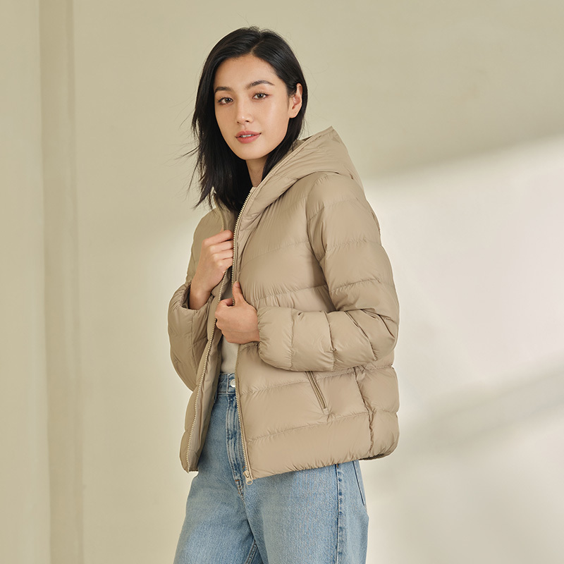 坦博尔2022新款轻薄短款羽绒服女时尚多色连帽休闲保暖便携外套