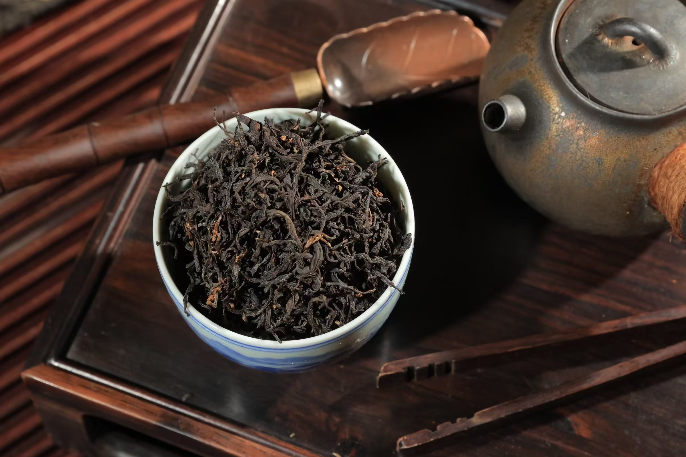 野生茶红茶高清大图
