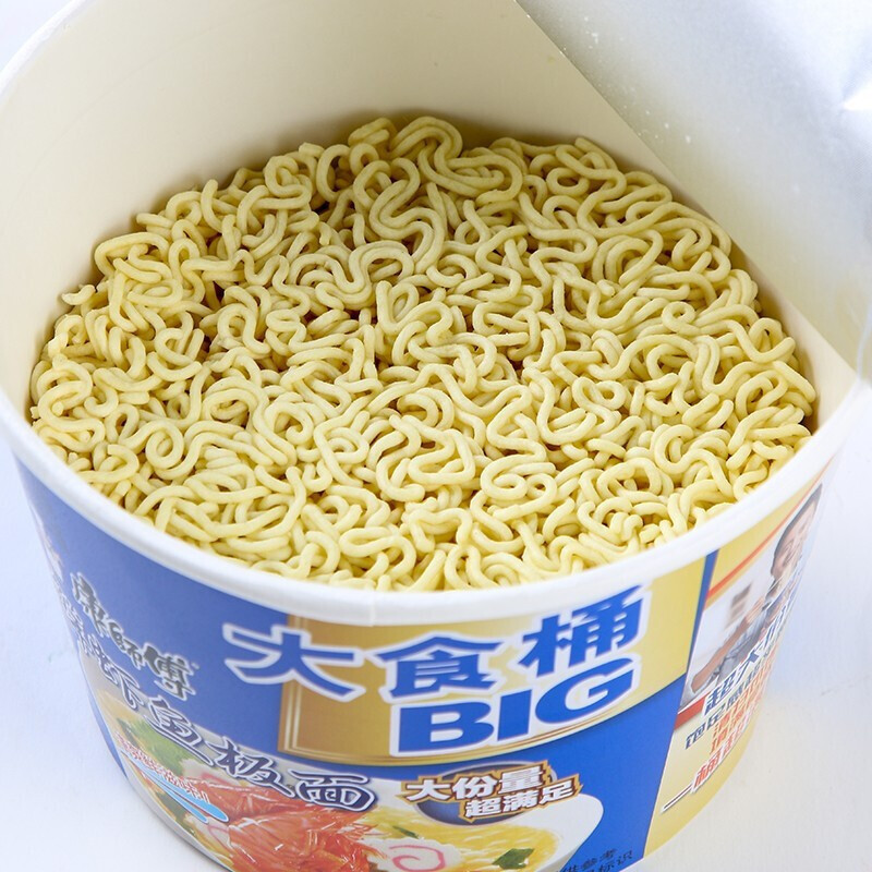康师傅方便面大食桶鲜虾鱼板面136g桶装泡面休闲速食整箱学生宿舍夜宵