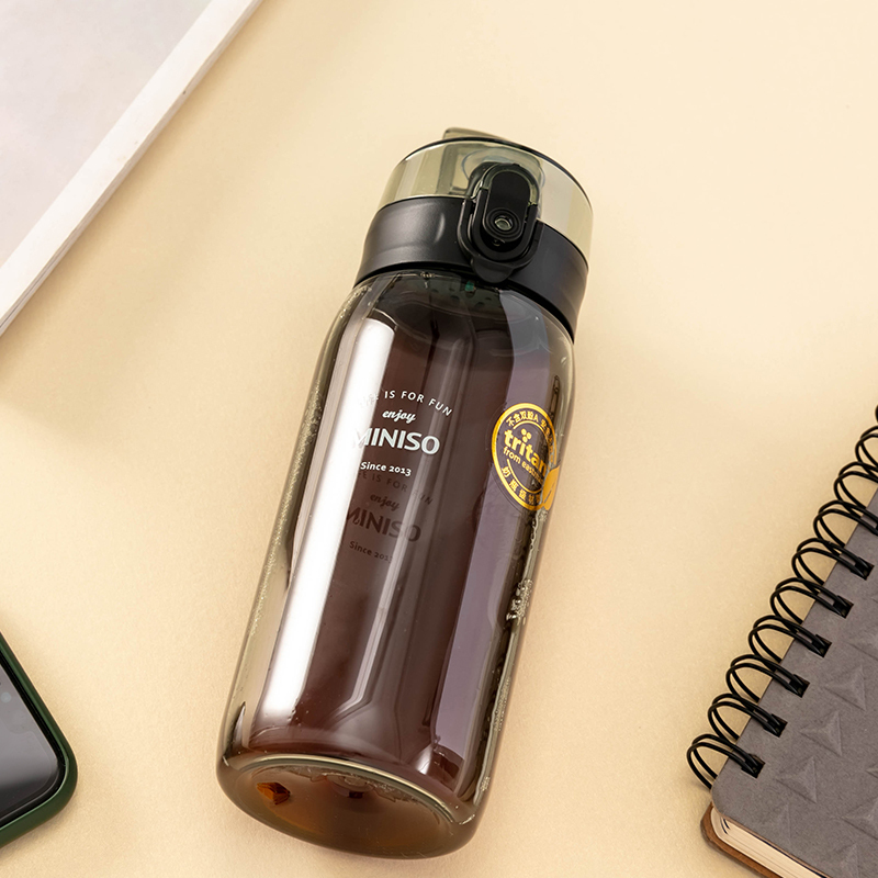 名创优品 (miniso) 弹盖Tritan随身水杯简约运动直饮水杯学生喝水杯茶具(灰色)