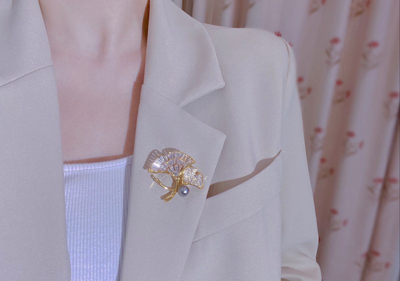 气质银杏叶百搭锆石微镶胸针女西装毛衣大衣胸花个性别针高档礼品-金色高清大图