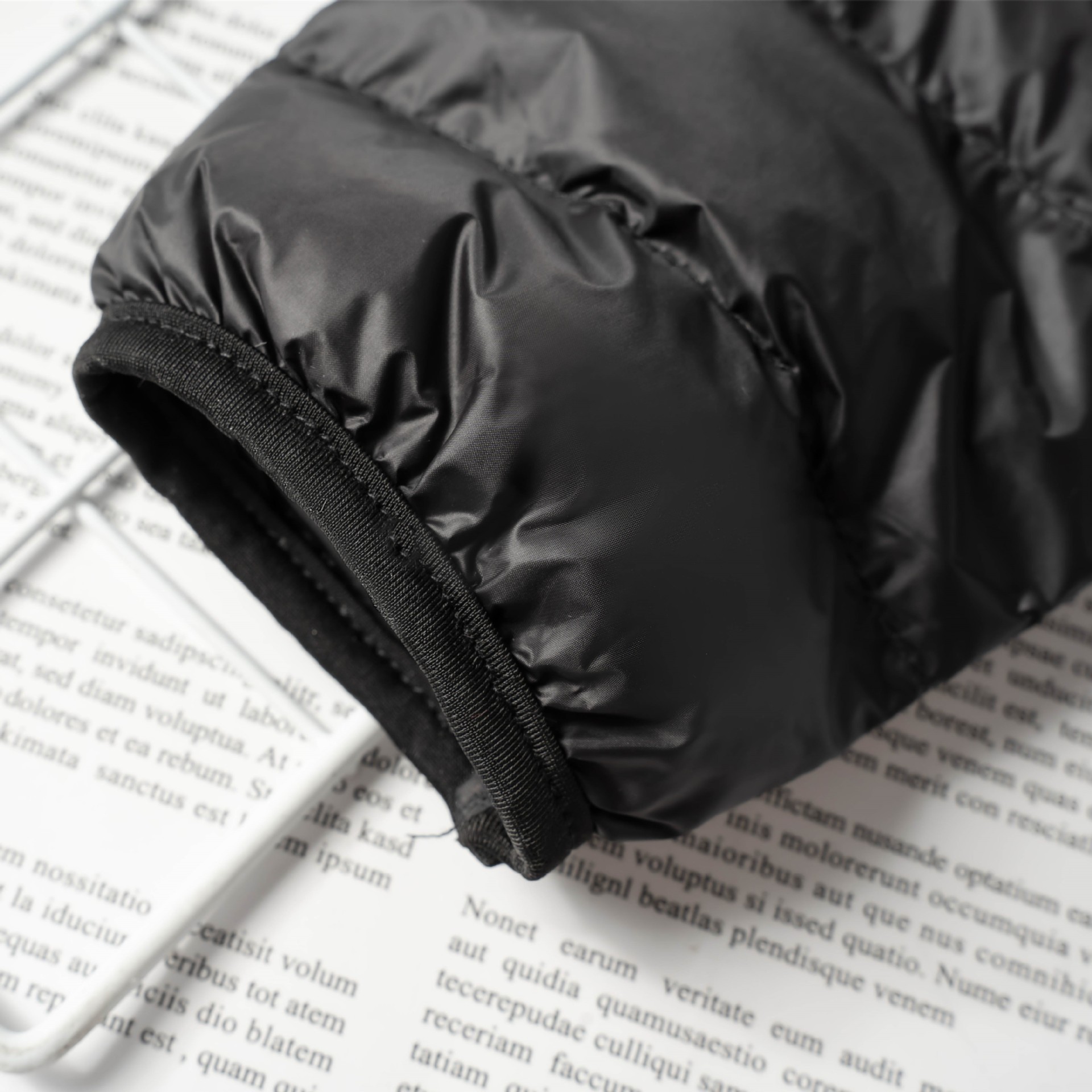 简约百搭休闲新款轻薄黑色女羽绒轻便女款连帽羽绒服高清大图