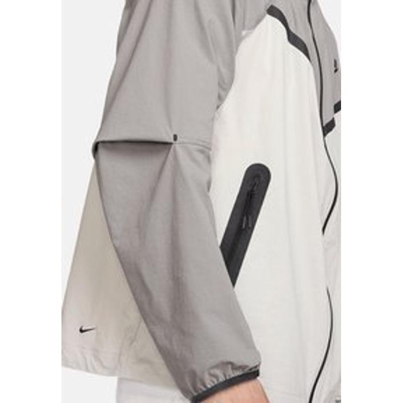 Nike男士轻便运动夹克防风透气休闲外套带帽拉链设计