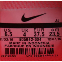 耐克(NIKE) AIR MAX TAILWIND 8女子全掌气垫跑步鞋805942-604