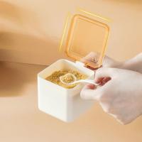 调料盒调味盒挂壁式免打孔密封防潮多功能调味套装家用塑料调味罐 单个不挂壁(白橙色) 三格食品级调味盒(勺子+标签+挂钩)