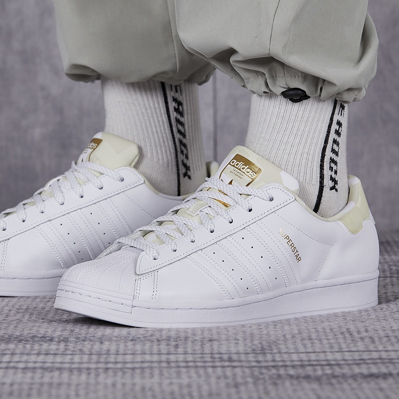 Adidas/阿迪达斯三叶草 男鞋舒适低帮贝壳头运动休闲鞋 FV8311高清大图