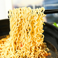 [29.9元任选8件/49元任选15件]康师傅方便面mini桶香辣牛肉面老坛酸菜牛肉面63g杯*1杯面桶装泡面速食面
