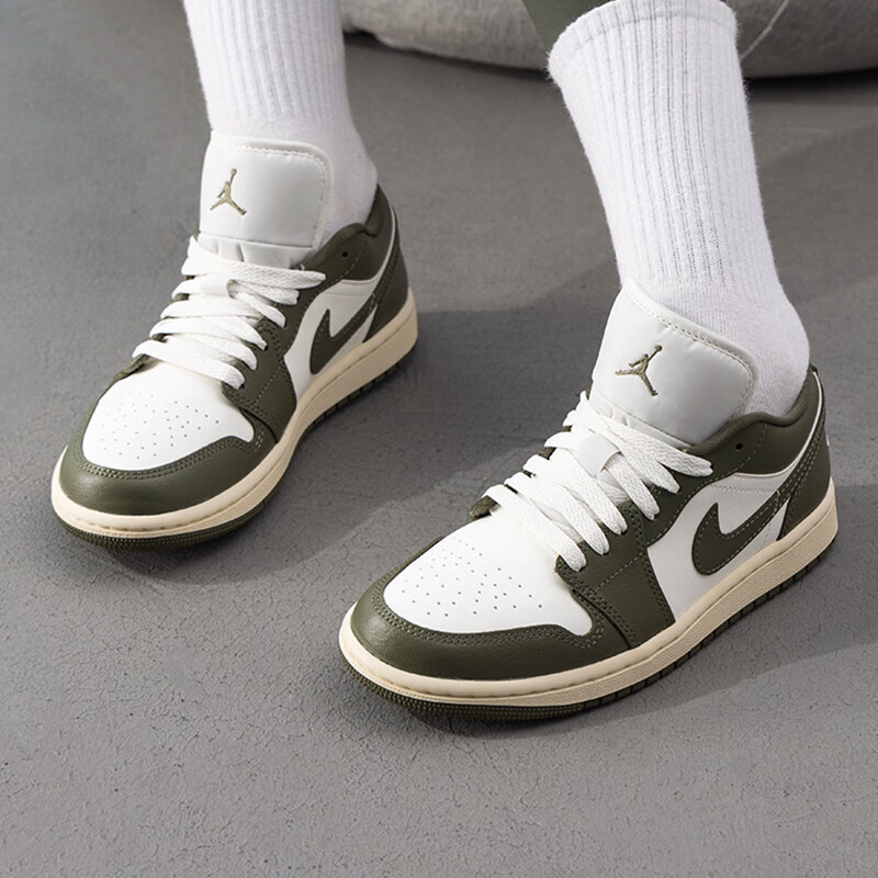 耐克(NIKE)女鞋新款运动鞋Air Jordan 1潮流时尚场下休闲低帮篮球鞋DC0774-182 ZP