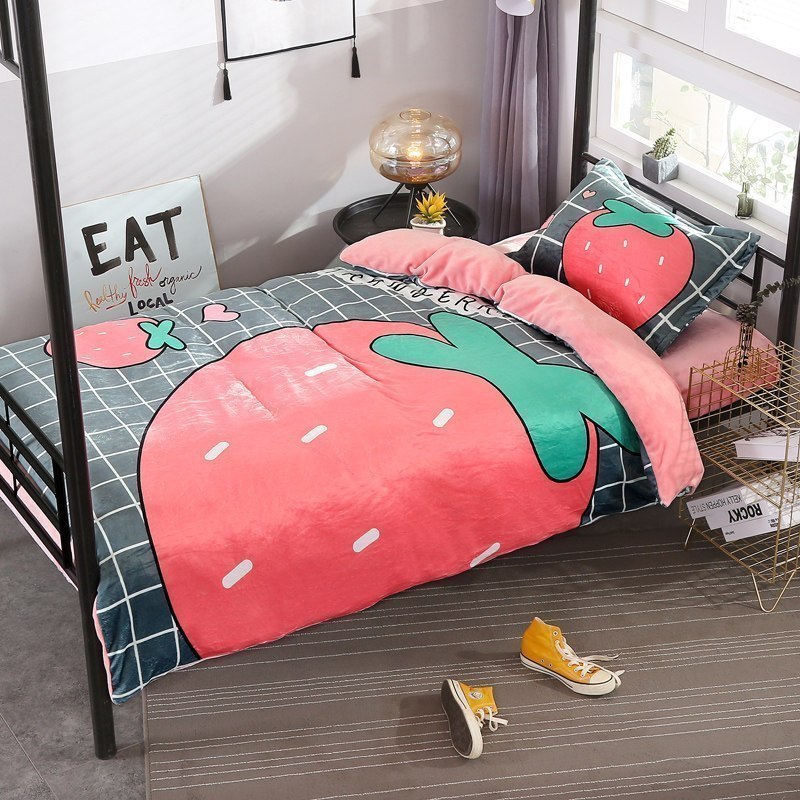 美帮汇珊瑚绒三件套大学宿舍单人床床单冬天双面绒被套少女 风毛绒厚 草莓格格 0.9m宿舍6件套【三件套+5斤被子+枕芯+床垫】