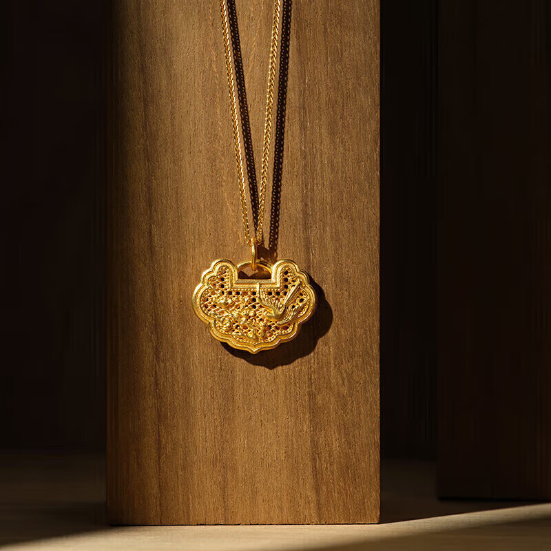 周大福传承系列黄金寓意喜上眉梢足金黄金吊坠工费860计价f222729母亲