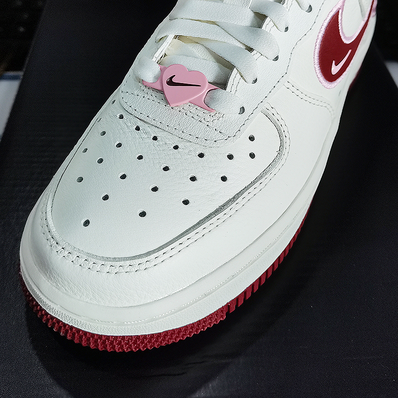 情人节限定nikeairforce1耐克af1空军一号情人节限定女子板鞋fd