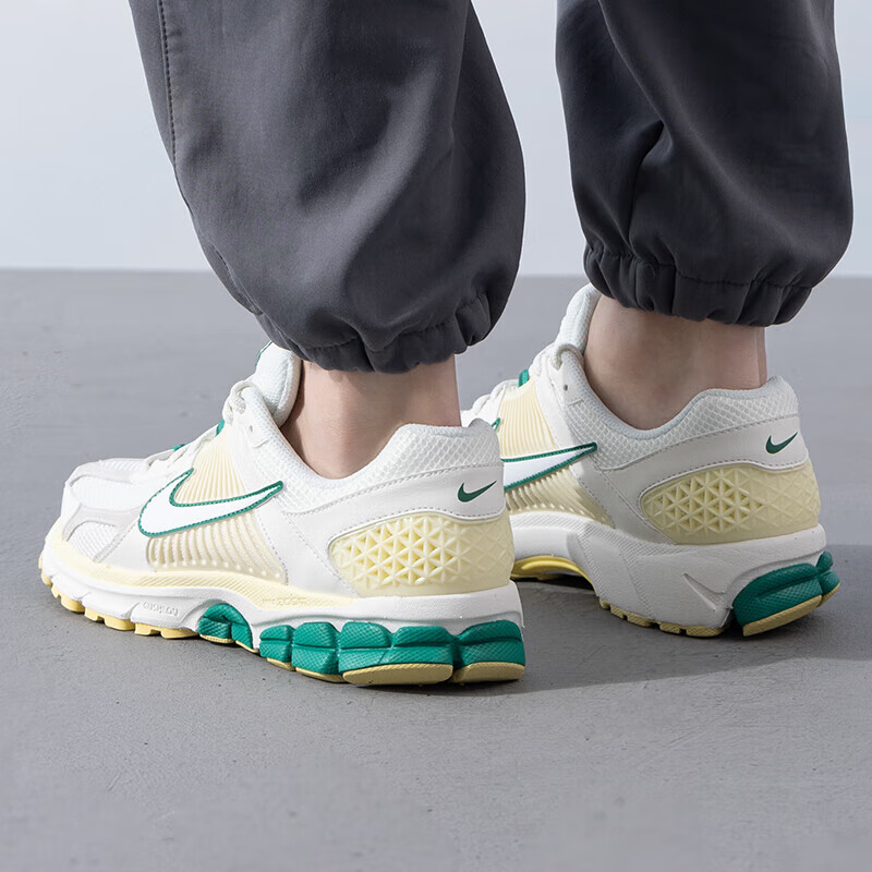 耐克（NIKE）男鞋新款运动鞋Air Zoom Vomero 5缓震耐磨透气跑步休闲鞋FN8361-100 ZP高清大图