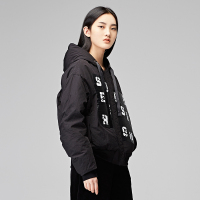 sdeer圣迪奥2018冬装抽绳字母印花连帽常规款加厚羽绒服女Y17482401