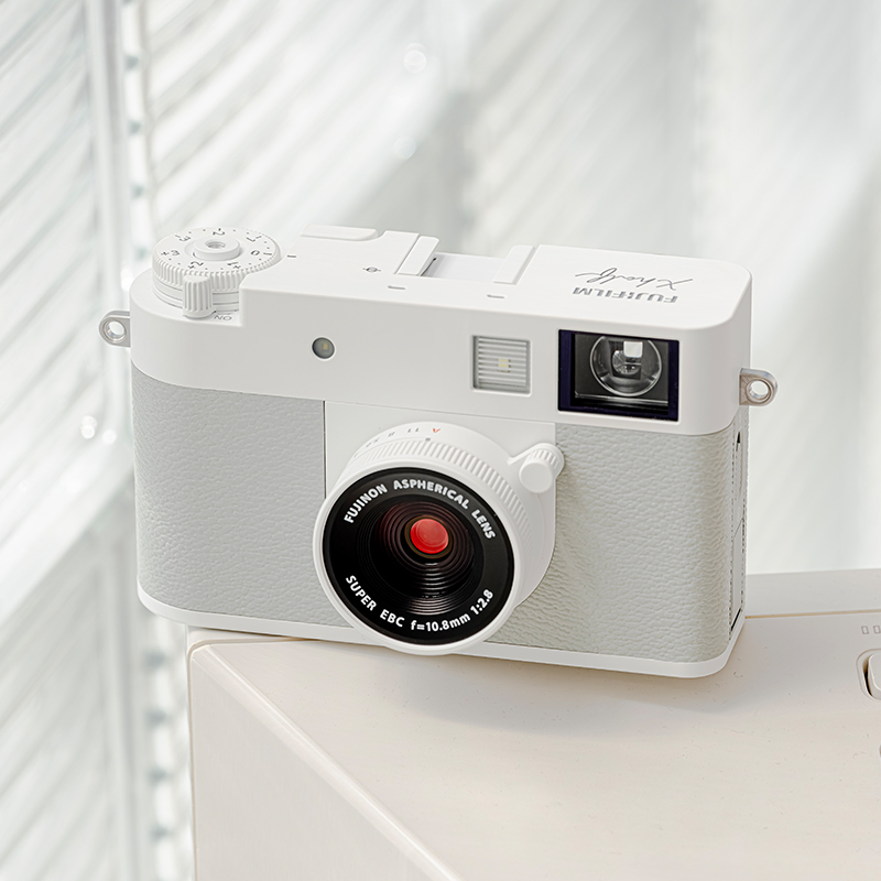 [新品]富士X half白色时尚轻便数码相机 便携式半格胶片相机高清大图