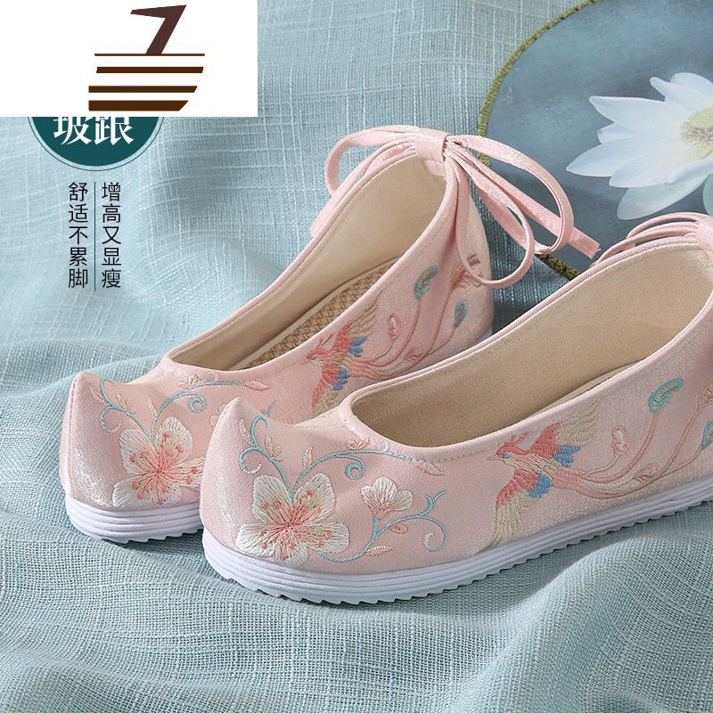 尗卡单鞋女2020款汉服鞋子绣花鞋配汉服内增高古风翘头弓鞋传统布鞋