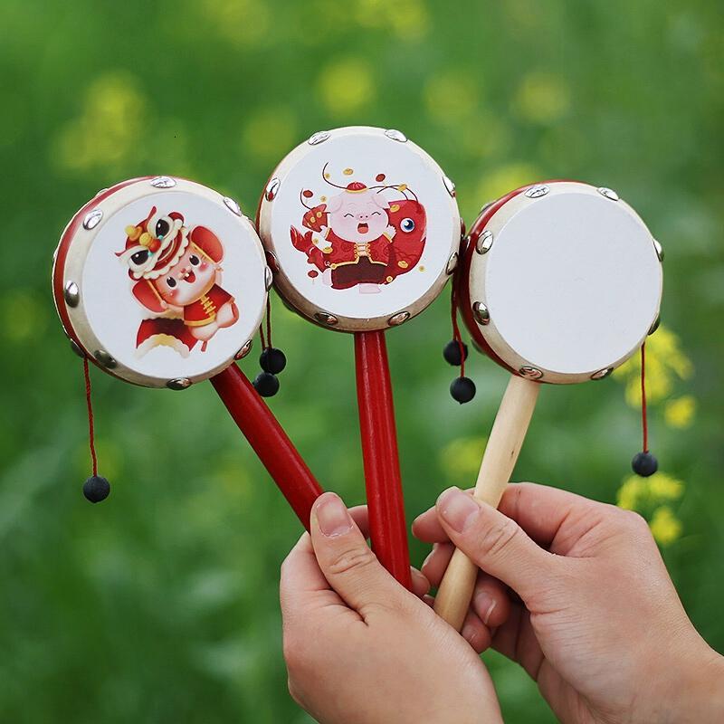 儿童玩具拨浪鼓婴儿0岁6812岁羊皮传统男女宝宝可啃咬乐器视频