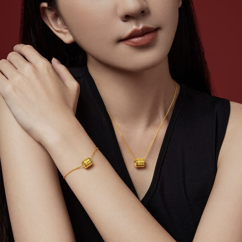 周大福传福系列福牌福字足金黄金手链女(大版)R35258高清大图