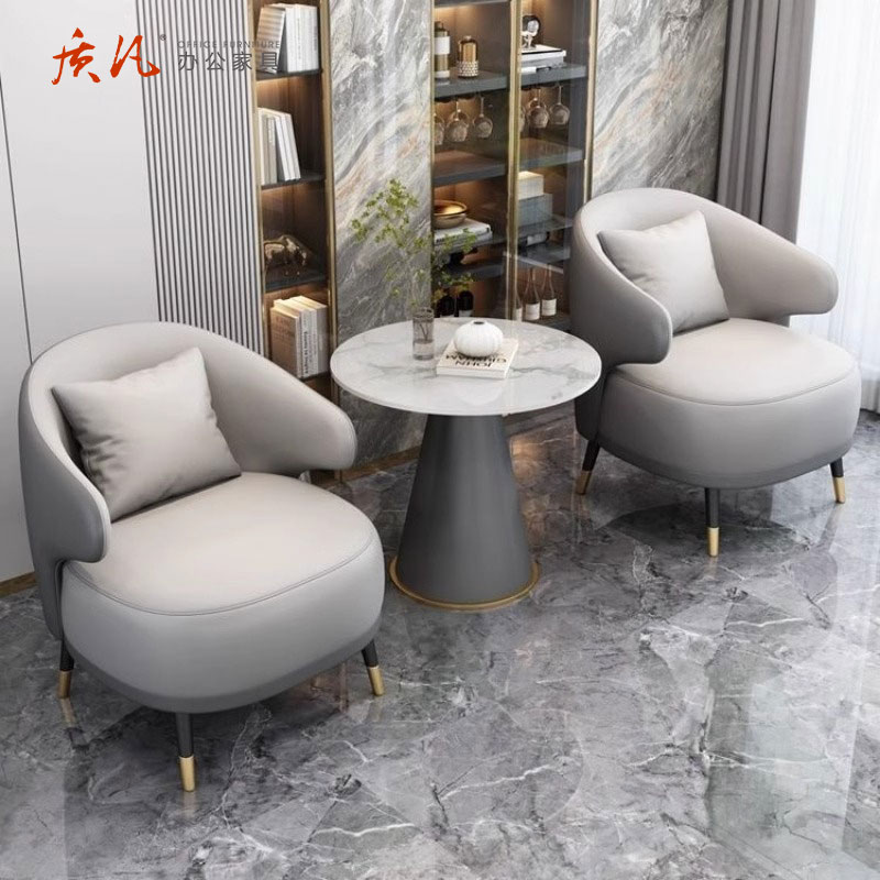 质凡皮艺休闲单人小沙发休息区酒店房间商务会客洽谈桌椅组合 一桌三椅高清大图