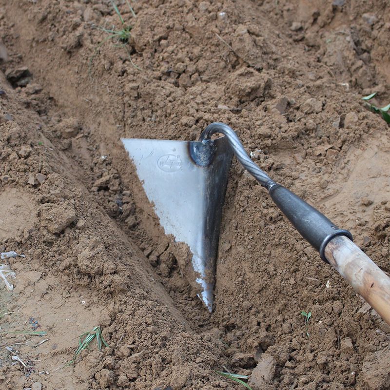 开沟神器手拉犁农用犁地翻土松土开荒工具家用三角锄头小型开沟机