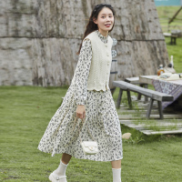 唐狮夏新款长袖碎花连衣裙女长款白色针织马甲宽松两