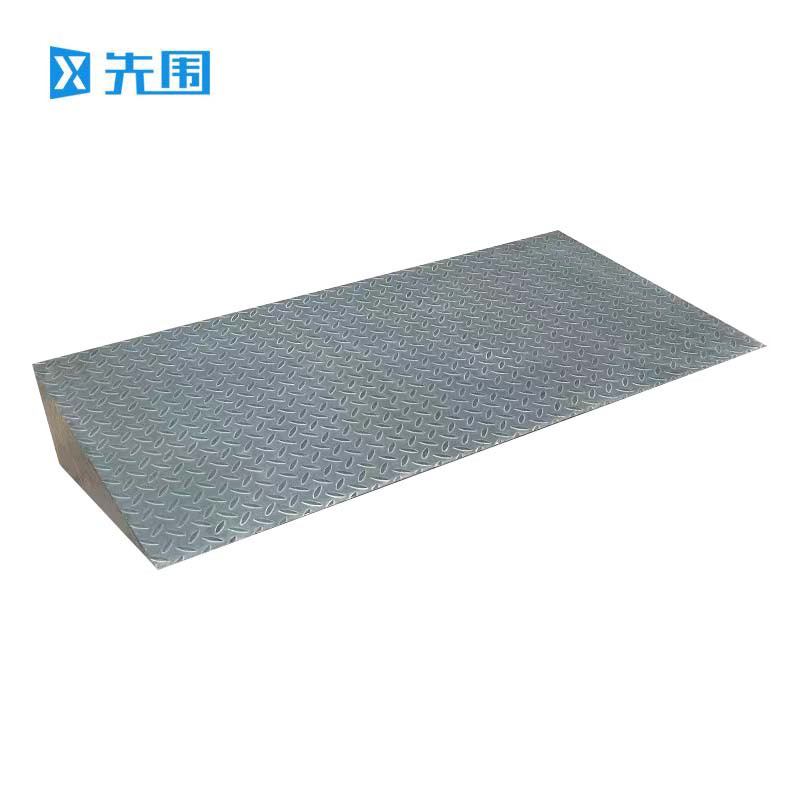 先围 铁板斜坡 200*30*10cm厚3mm 个