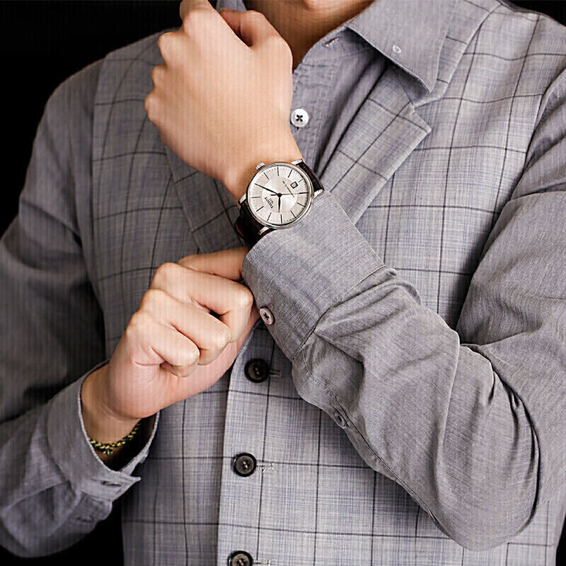 天梭(TISSOT)卡森臻我系列皮带机械男表T122.407.16.031.00